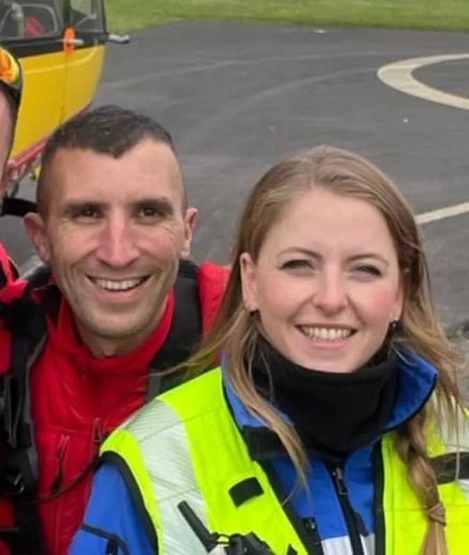 #Hommage ⚫️
Sont publiés au Journal officiel de ce jour les décrets du 13 avril portant nomination, à titre posthume, de l’adjudant de sapeur-pompier Maxime Pillitieri et de la médecin-commandante et médecin urgentiste Sophie Fleurquin au grade de chevalier de l’Ordre national du