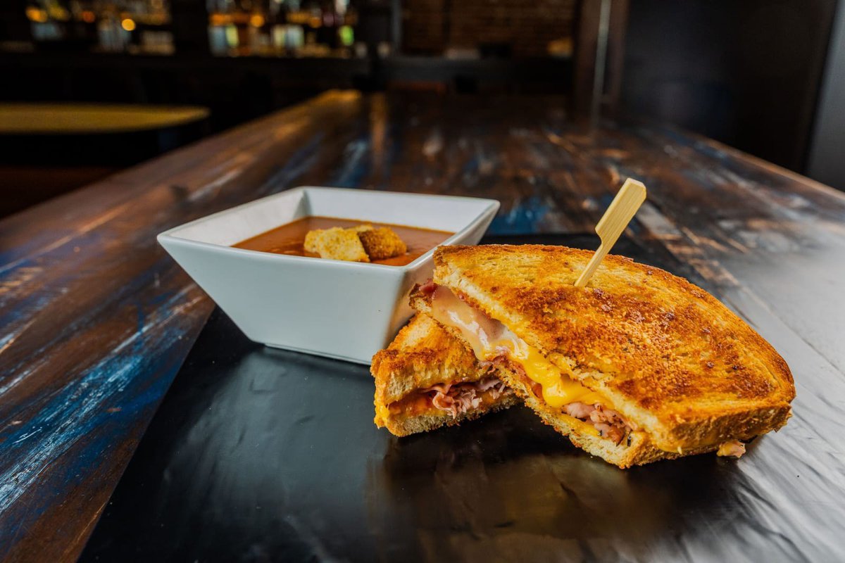 If you had to pick ONE, which sandwich are you ordering? 👀

🍯 Honey Chicken
🌶 Chicken Sandwich w/ Slaw
🥓 Bricktown Club
🥑 Turkey Bacon Guacamole Melt
🔥 Teriyaki Chicken
🧀 Grilled Ham &amp; Cheese + Tomato Soup
🤤 Roast Beef French Dip
🍗 Bricktown Grilled Chicken

#Foodislove