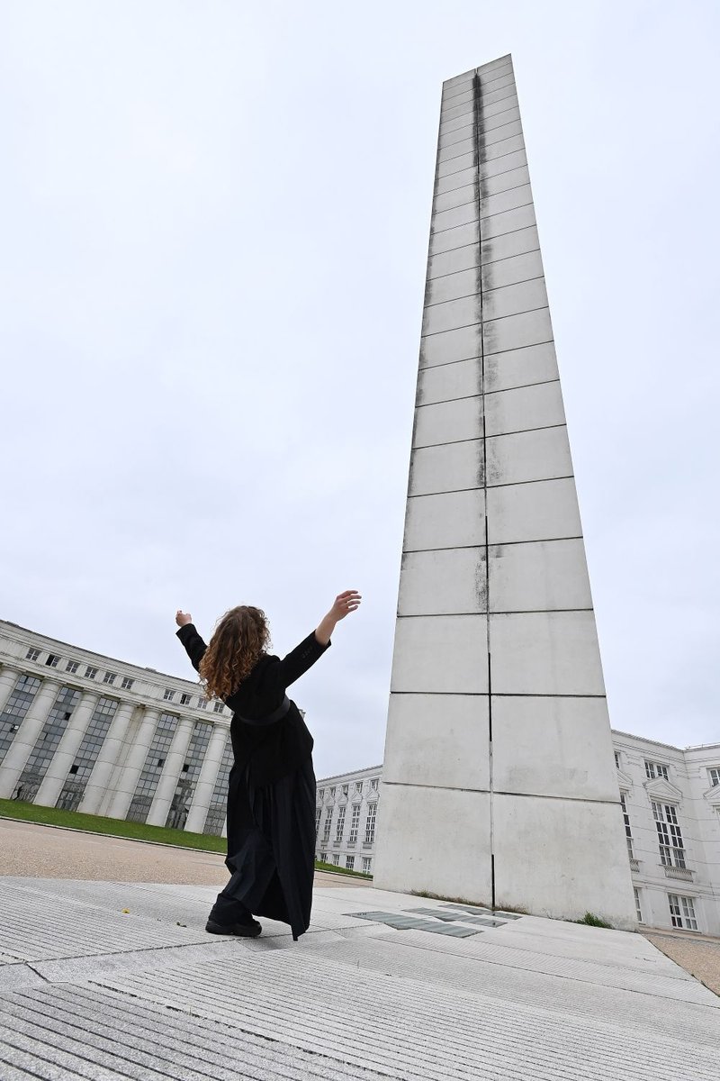 villedecergy's tweet image. #DANSE | 🎬 Le week-end dernier, au pied de la tour Belvédère, 𝟓𝟓 𝐝𝐚𝐧𝐬𝐞𝐮𝐫𝐬 𝐞𝐭 𝐝𝐚𝐧𝐬𝐞𝐮𝐬𝐞𝐬 du territoire, âgés de 16 à 57 ans, ont donné vie au projet "Lignes de fuite" !

📽 Ce film, réalisé à l'occasion des 𝟒𝟎 𝐚𝐧𝐬 𝐝𝐞 𝐥'𝐀𝐱𝐞 𝐌𝐚𝐣𝐞𝐮𝐫, met en