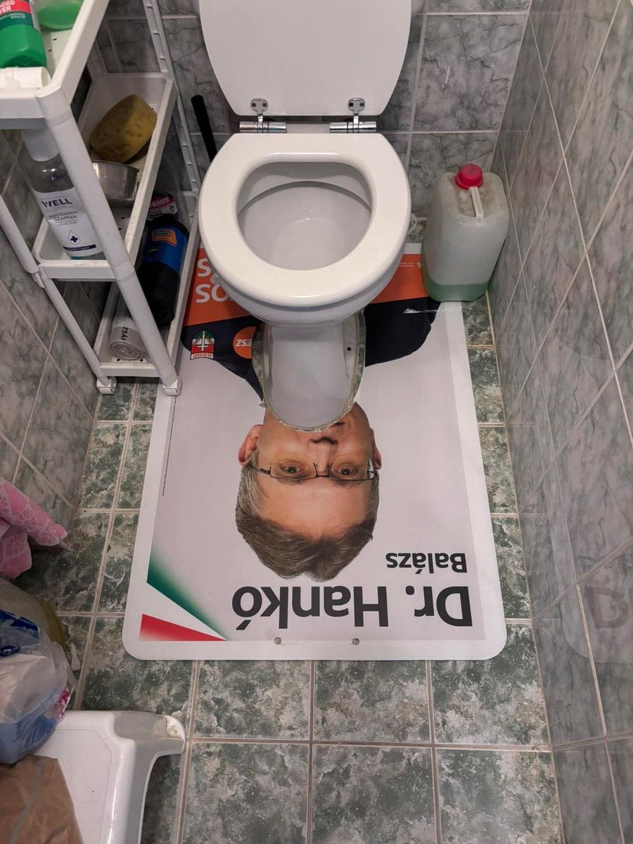 Még hogy nem lehet mit kezdeni a sok plakáttal, ami most még ott van az oszlopokon…..