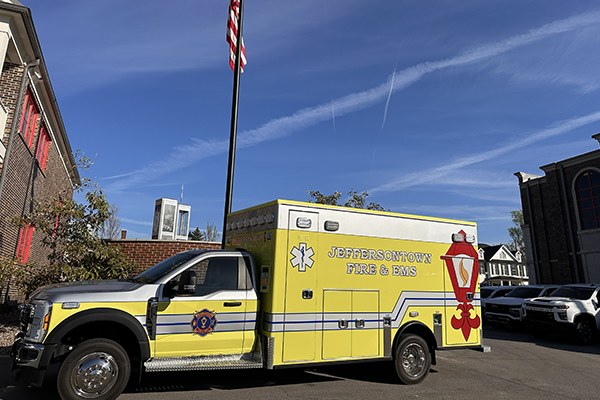 Penn_Care's tweet photo. @Penn_Care recently delivered two 2025 Medix AL-171 Ford F-550 4x4 Diesel Type I ambulances to Jeffersontown Fire &amp; EMS in Louisville, KY. These unit were sold by Michael Kidwell. @MedixAmbulances #MedixAmbulances

Get more info on this unit here: https://t.co/5DZxRMoCeA https://t.co/47upiOpRDj