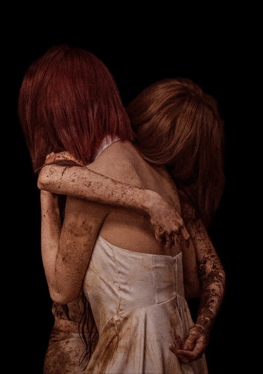 siyoonator's tweet image. siyoon saving tsuki from her grave and becoming a christlike saviour figure amongst the girls hmmmm #thoughts