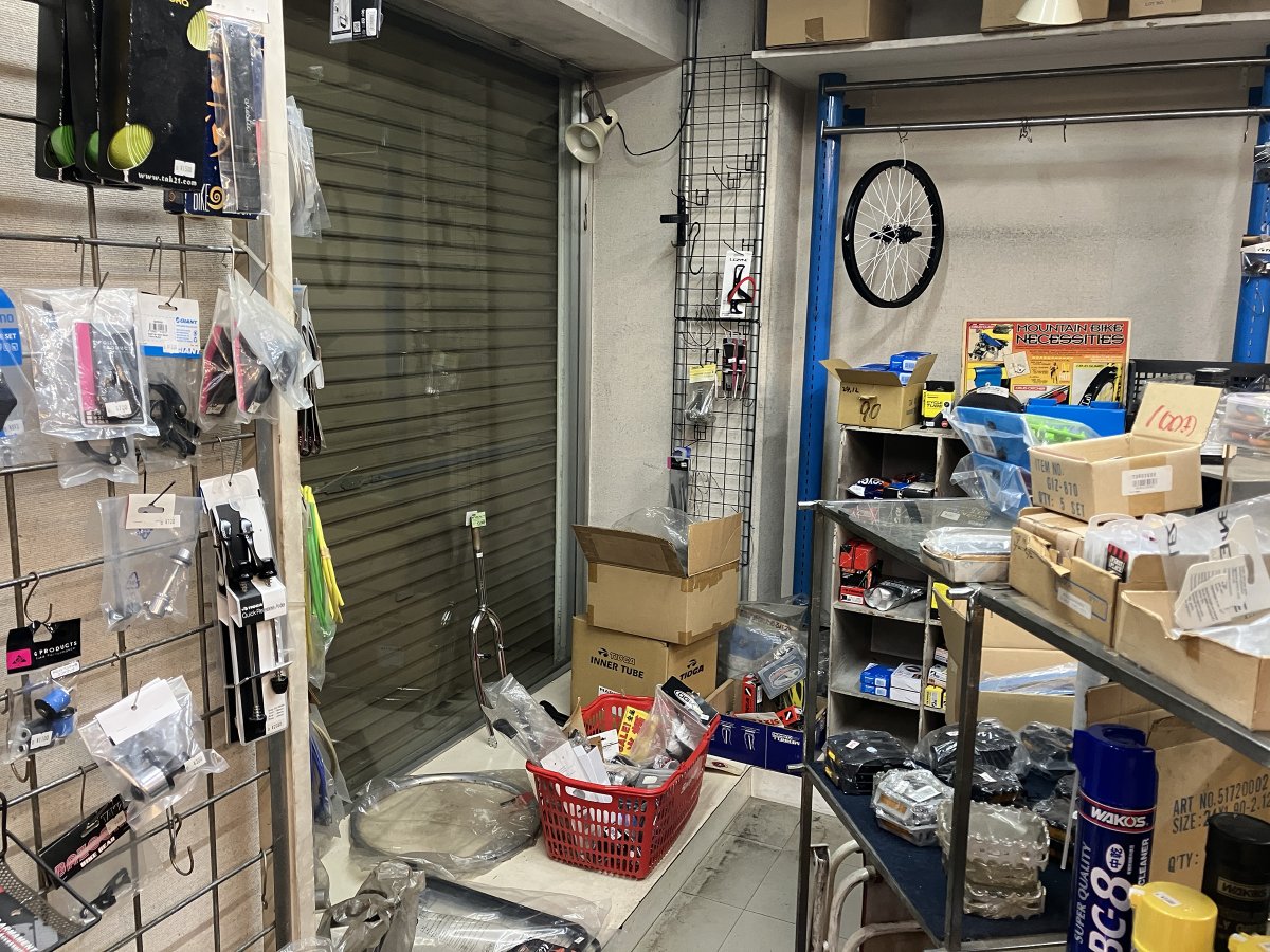 fumaplus1's tweet photo. 連日片付け作業続行中。ひたすら販売可能な物、アルミ材、鉄材、不燃物、可燃物を分類しております。 https://t.co/SWnqz4sOsy