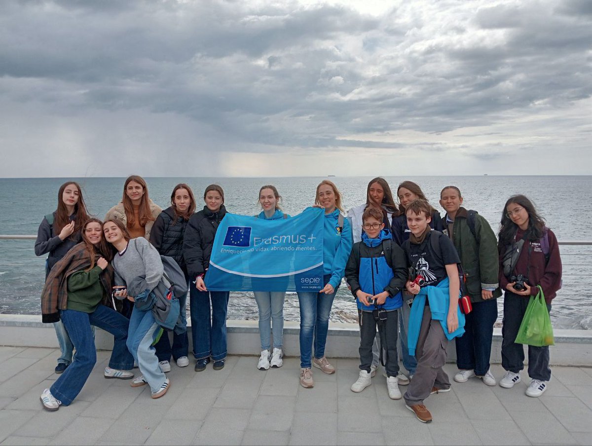 Día 1 de la movilidad de alumnado, recibimiento en la escuela de Ceccadi. Presentaciones y actividades con los compis de  🇮🇹y🇵🇱 sobre Florencia, el renacimiento italiano y los pueblos costeros de Portovenere y Lerici y su medio natural. Visita a Carrara y ¡a descubrir Sarzana!