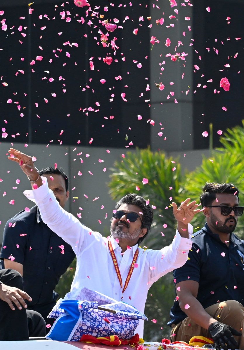 Picture of the day 📸🤳🏻

This is for you Coimbatore Makkalae 💐❤️ #TVK