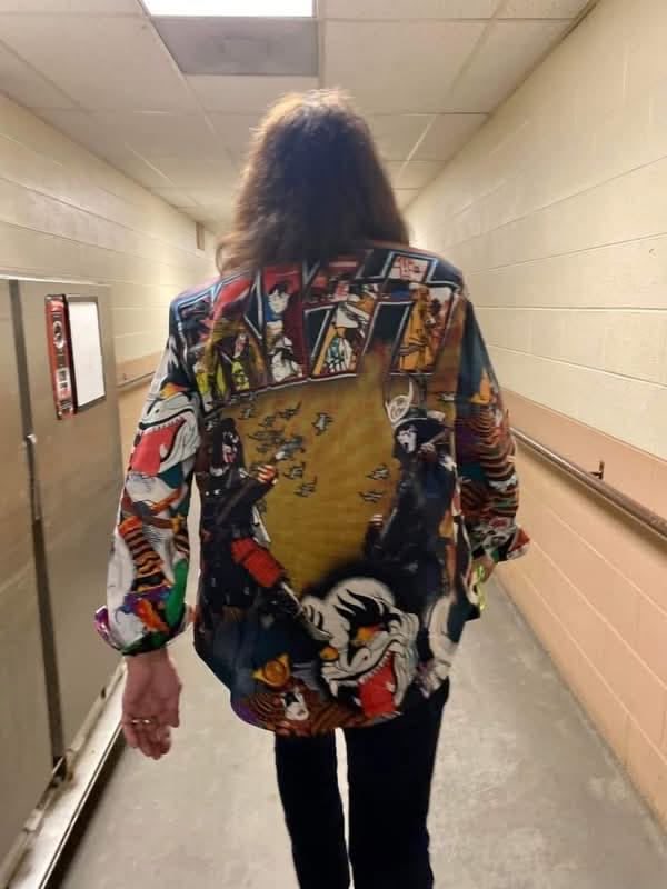 rebelwithyou's tweet photo. “The best songs come when you’re not trying too hard” - Ace Frehley 
🎸Many of his most iconic riffs were written spontaneously. Proof that creativity loves chaos 🎸
@ace_frehley #SpaceAce #Legend #Ace #AceForever #Kiss #KissArmy #Spaceman https://t.co/ISfOhNXUt8