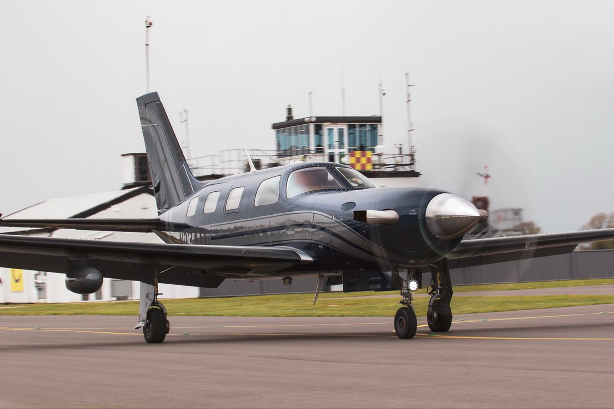 Wolverhampton Halfpenny Green Airport tweet media