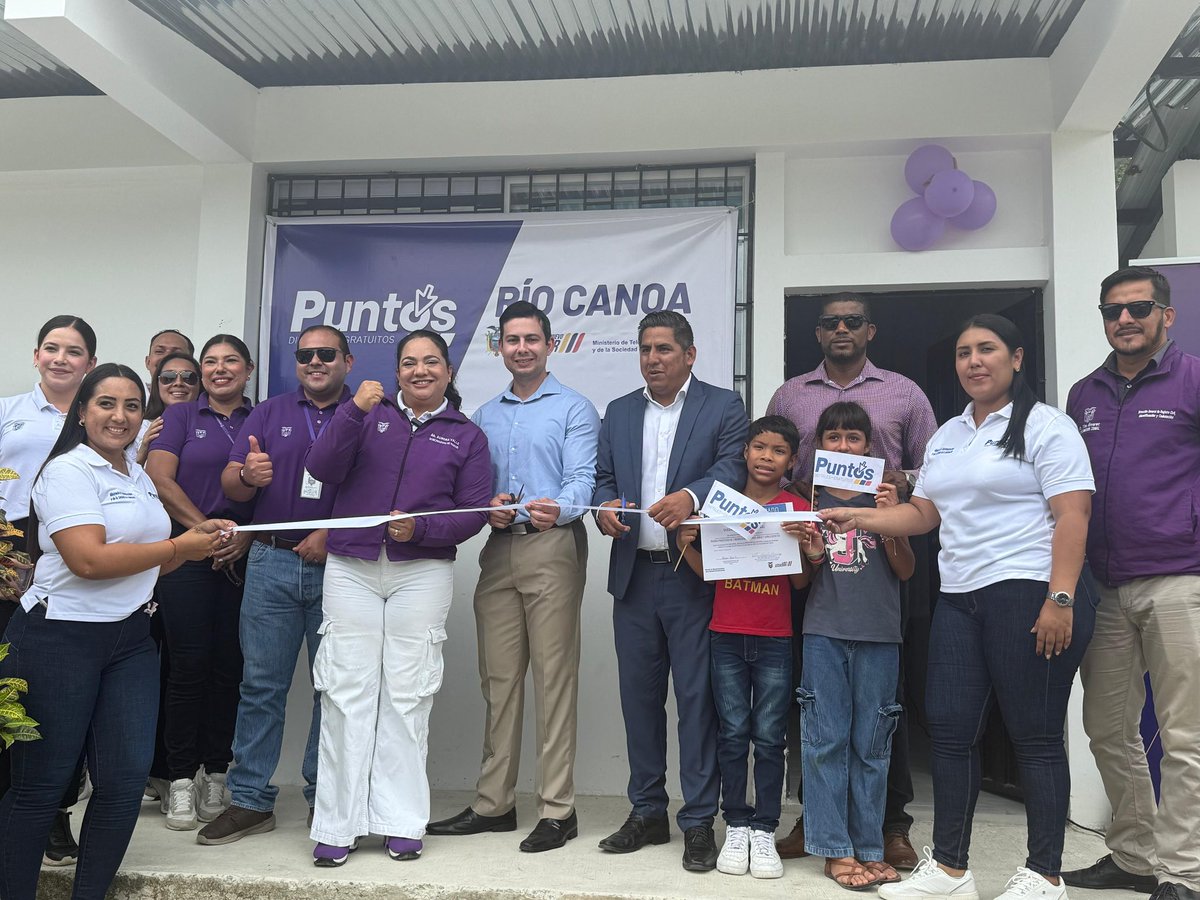 Telecom_Ec's tweet photo. 💻 Manabí avanza hacia un futuro digital.

📍 Con la presencia del viceministro @Ricardo__Guti , inauguramos el Punto Digital Gratuito Río Canoa.

👉 En este espacio, los usuarios podrán realizar trámites en línea, capacitarse y acceder a servicios digitales sin salir de su comunidad, todo en un solo lugar y gratis. 
🧵