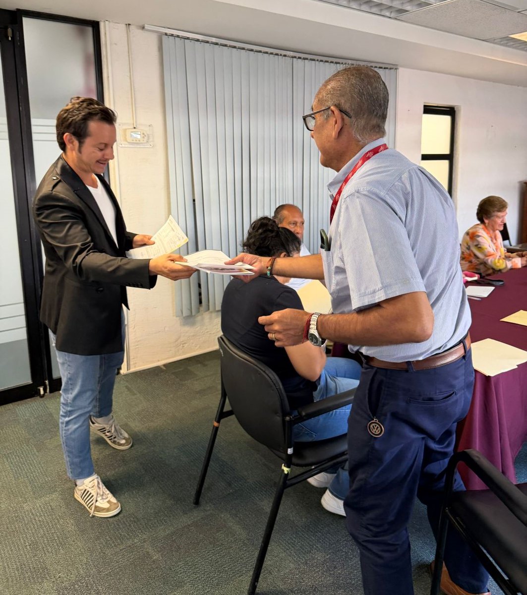 IsssteQueretaro's tweet photo. Bajo el liderazgo del Arq. @ChrisOrihuelaG Subdelegación de Prestaciones #ISSSTE #Querétaro, atendemos con gusto los trámites de #PréstamosPersonales, garantizando atención oportuna y #TratoDigno
#100LogrosISSSSTE, encabezados por el doctor @Martí Batres, director #ISSSSTE https://t.co/whc3XhliEf