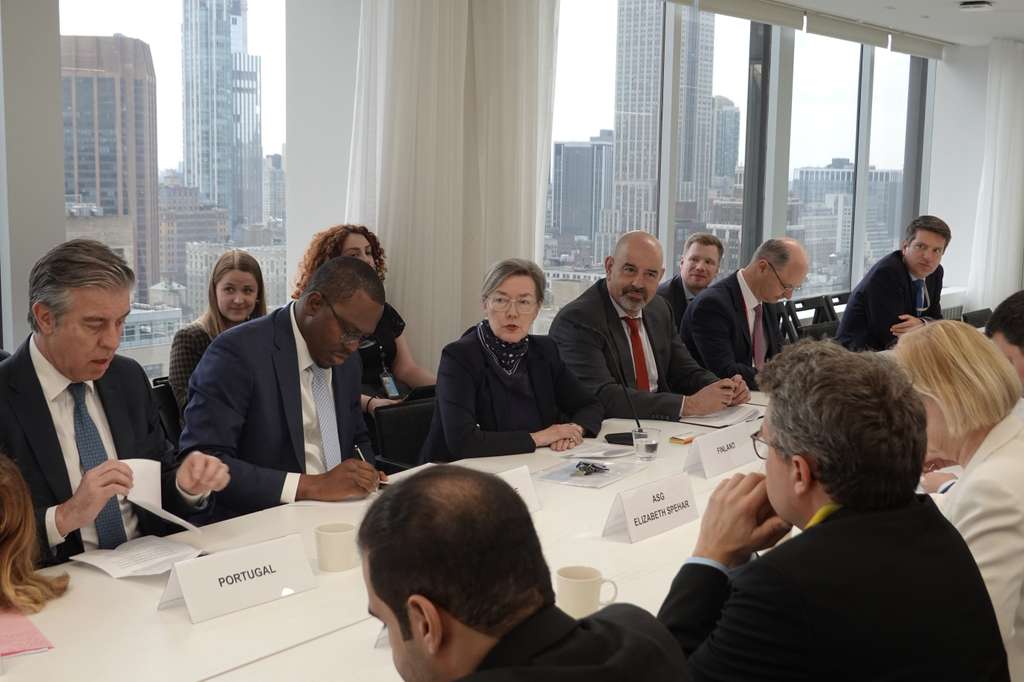 UNYouthAffairs's tweet image. As conflicts intensify, youth must have access to influence. In a strategic dialogue, the YPS Group of Champions and YPS Secretariat met to align political leadership and drive concrete progress on Youth, Peace &amp;amp; Security in 2026. 🕊️ #YouthLeadPeace #YPS