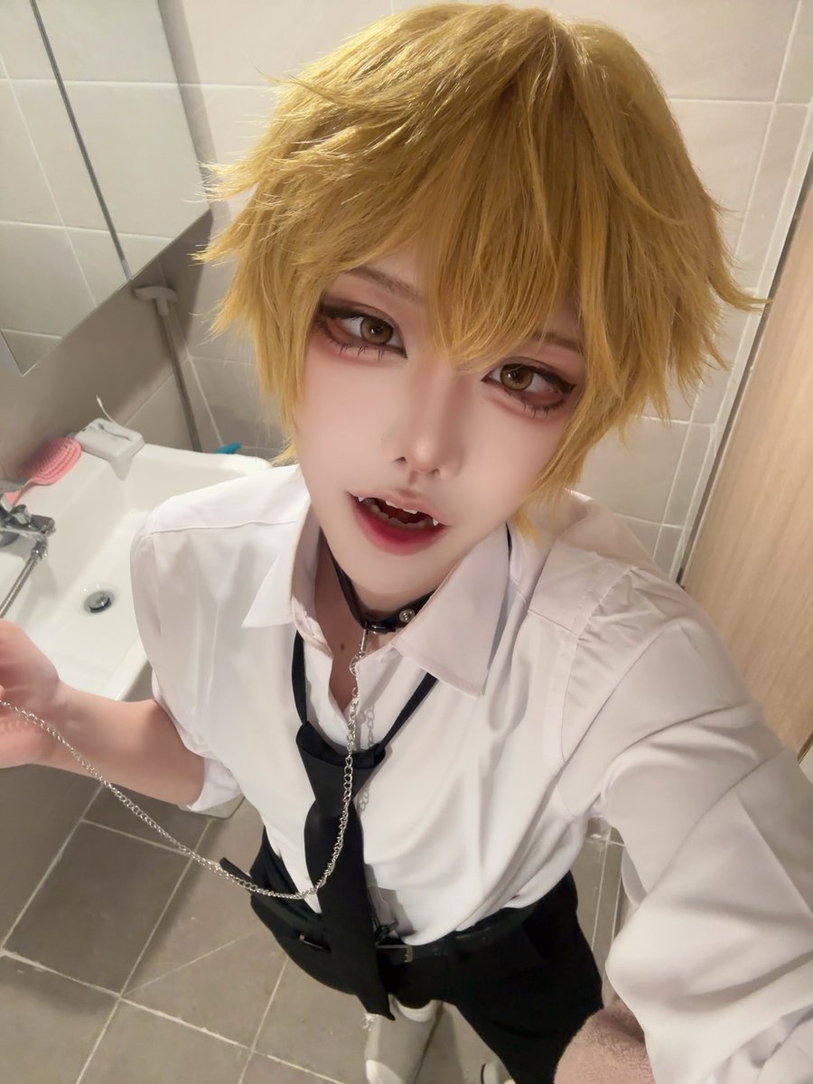 HADE_cos's tweet photo. 똥싸고 selfie https://t.co/IRpUAFLcjz