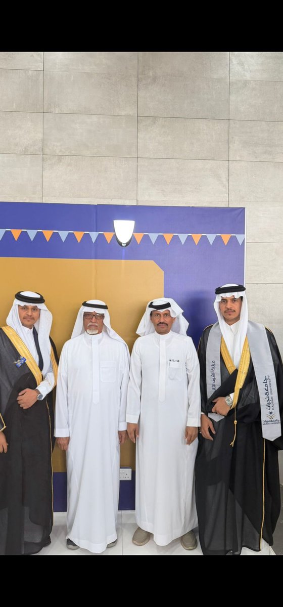 almahammed2020's tweet photo. #احتفال_جامعة_نجران 
قبيلة المحامض ترفع اسمى آيات التبريكات بمناسبة تخرج ابنائها من جامعة نجران: 
الاخصائي/ صالح محمد سالم المحامض
المهندس/ عبدالله محمد سالم المحامض
وحصولهم على درجة البكالوريوس مع التفوق ونسأل الله التوفيق للبقية 🎓🎓 https://t.co/Oelt9HnLL9