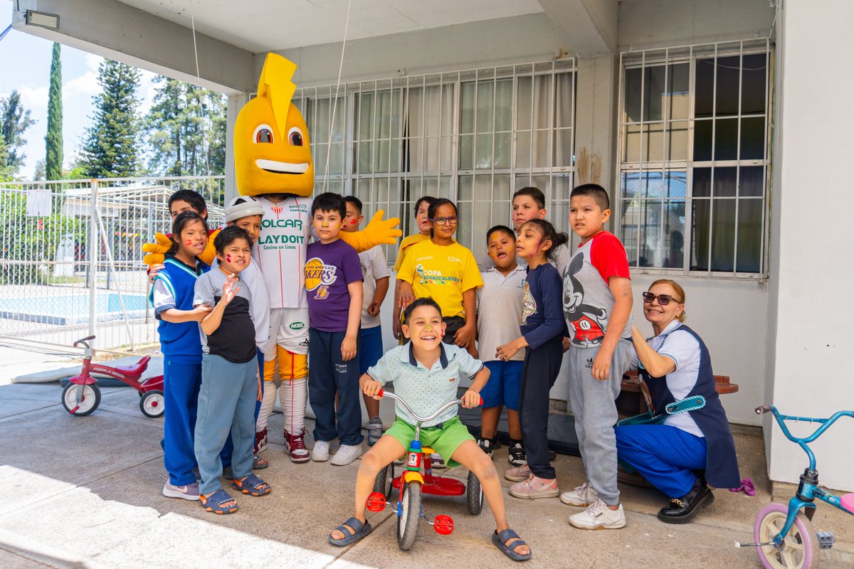 ClubNecaxa's tweet photo. Así se vivió el Día del Niño en el CAM V. ⚡

Rayito compartió una jornada con niñas y niños, llena de actividades sensoriales, aprendizaje y convivencia.

Descubre más 👇

https://t.co/cLwQLZjORt 

#RayosDeLuz https://t.co/alCut6fUTX