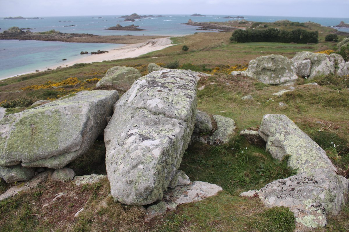 afewmilesmore's tweet photo. With 238 Scheduled Ancient Monuments designated by Historic England, the #IslesOfScilly has the greatest concentration of monuments of anywhere in the UK. One from above Hugh Town/Porthcressa, St Mary's, and one from Samson Hill, Bryher, for #TombTuesday #TombsTuesday https://t.co/NcpwuKvWX7