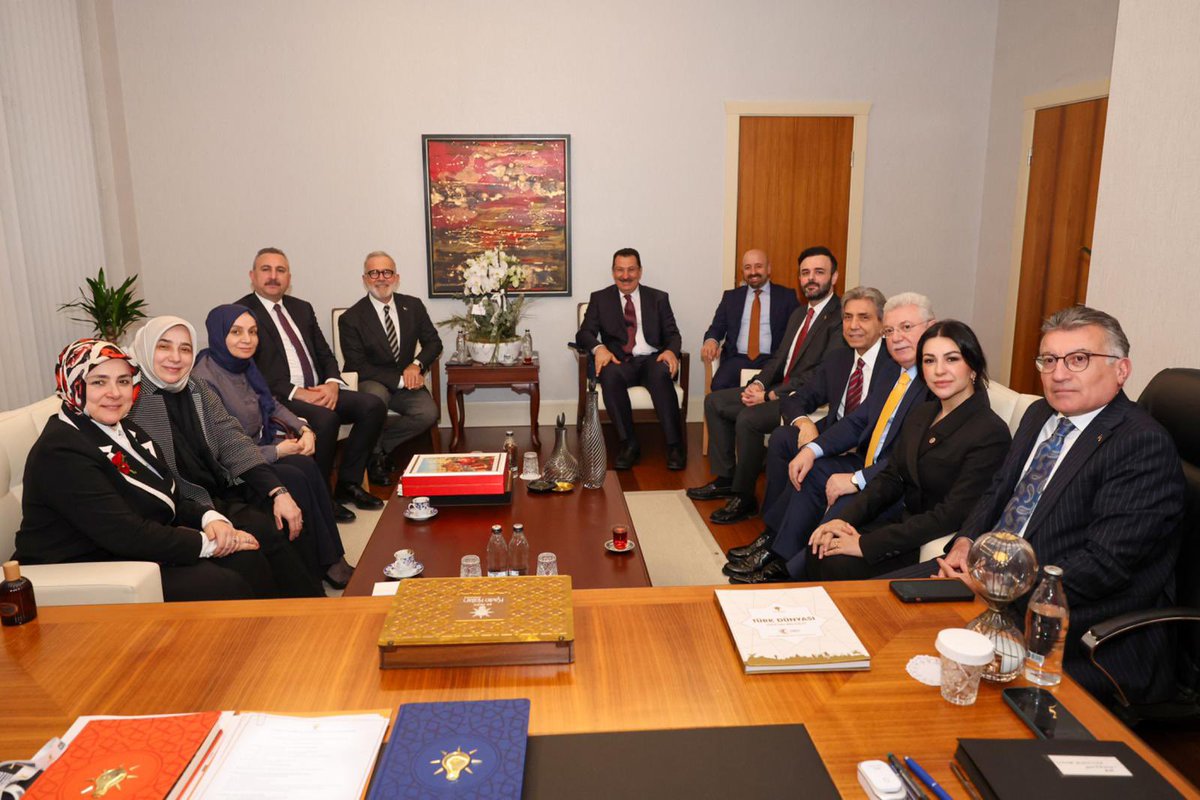 abdulhamitgul's tweet photo. AK Parti Çevre ve Şehircilik Politikaları Başkanlığı görevine atanan Genel Başkan Yardımcımız, İstanbul Milletvekilimiz Sayın Nilhan Ayan'ı Genel Merkezimizde ziyaret ederek hayırlı olsun dileklerimizi ilettik. 

Sayın başkanımızı tebrik ediyor, üstlendikleri bu yeni görevin partimiz ve ülkemiz için hayırlı olmasını diliyorum.