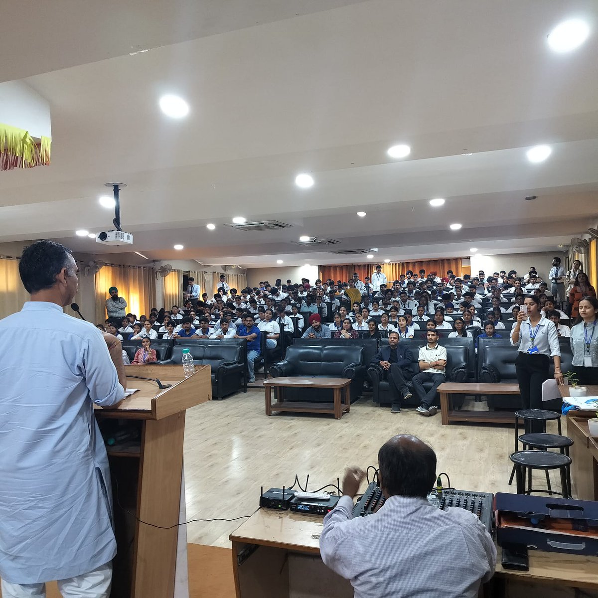 bvvm281212886's tweet photo. Bhagat Singh Vivekanand Vichar Manch organised a seminar on Bhartiya Civilisational Ethos and Contemporary Challenges
by Er. Shashank (BVVM State Patron) at CITI College Shahpur Campus Jalandhar . https://t.co/ZzfoRDjOJG
