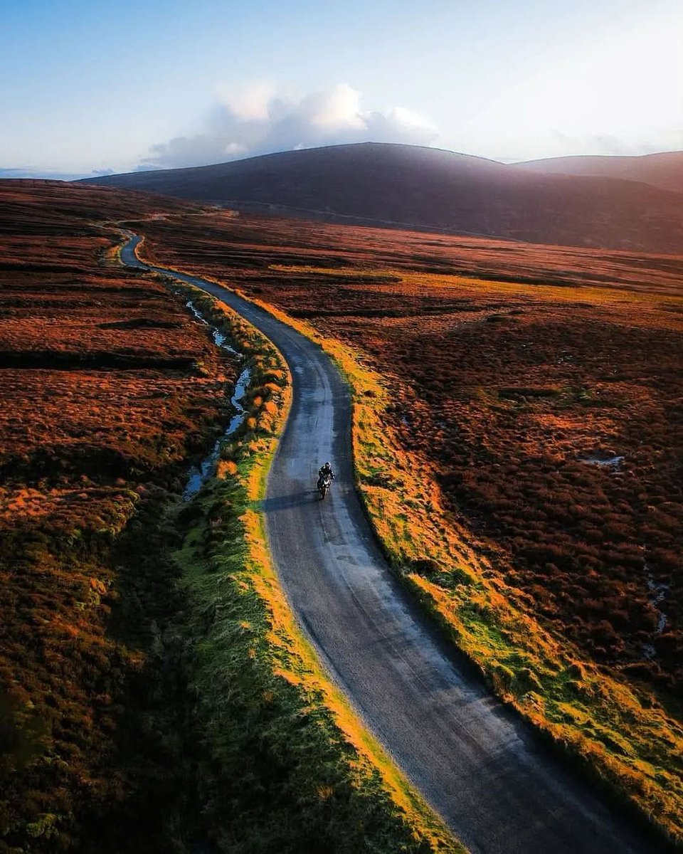 ThisIsIreland3's tweet image. 📍High in the heart of the Wicklow Mountains lies one of Ireland’s most scenic &amp;amp; unforgettable drives — Sally Gap 🌄🇮🇪

Located along the historic Old Military Road, Sally Gap sits at a crossroads surrounded by wild &amp;amp; open landscape 🏞️💚

📸 mrshaneoneil (ig)

#Ireland #Wicklow