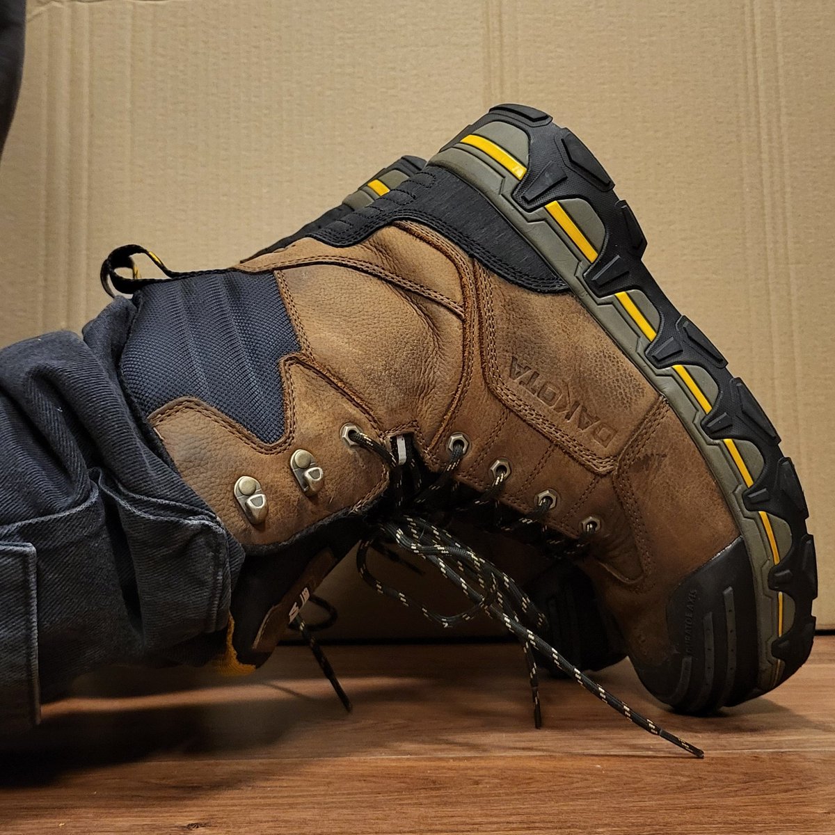 Metal_Crush_'s tweet image. What do you think about this angle? Its my favourite

#boots #workboots #footwear #workshoes #shoes