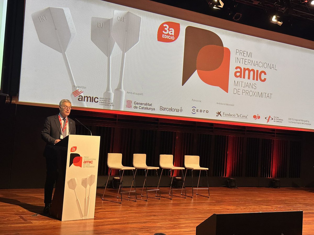 iGenoves's tweet photo. Gran gala de lliurament dels Premis Internacionals @amicmedia . Moltes felicitats al seu president Ramon Grau i tot l’equip, i felicitats als guardonats https://t.co/NghEUNJ8pq