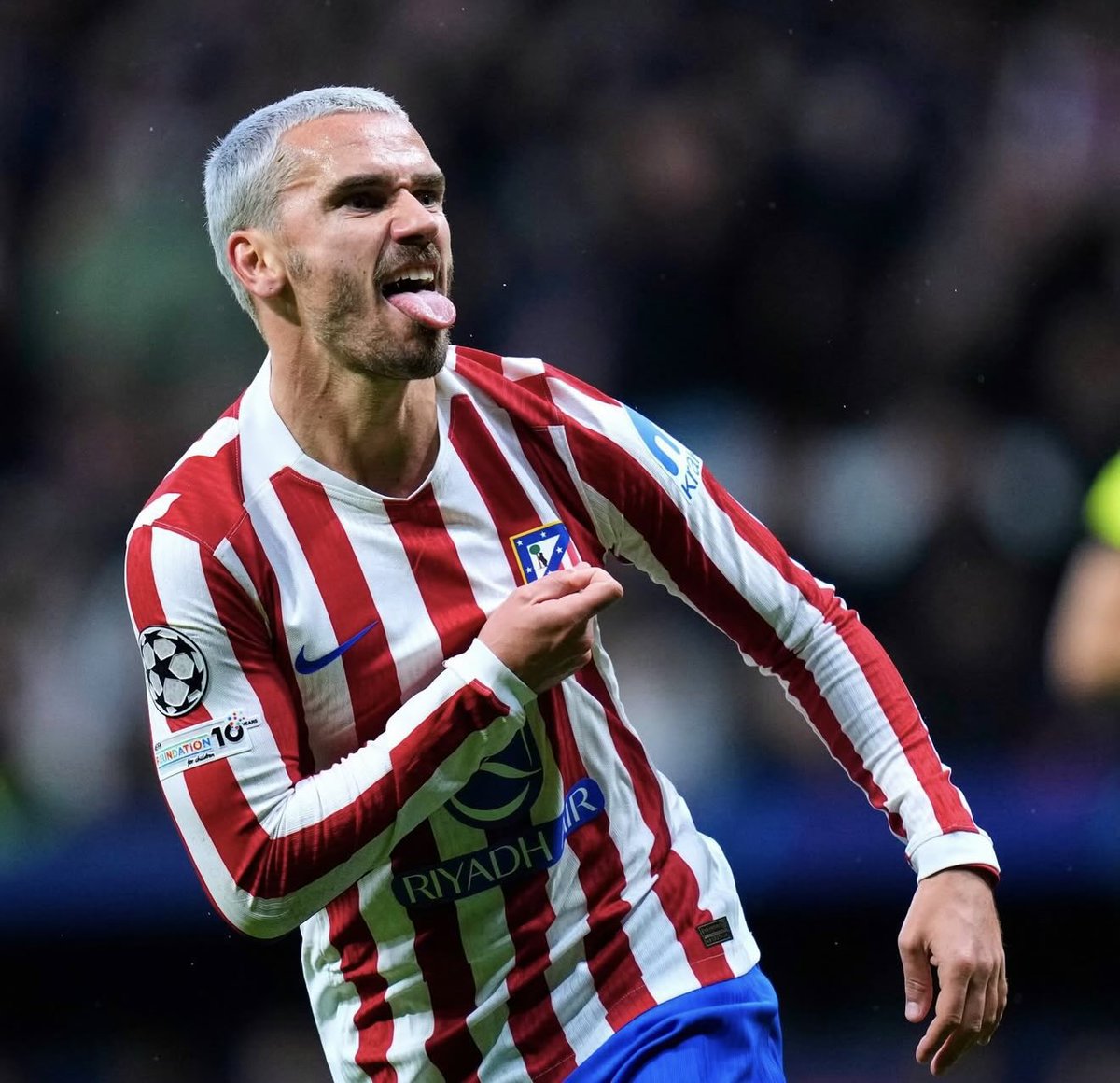 Cuando una estrella está a punto de apagarse, brilla en su máximo esplendor antes de desaparecer.
Hazlo Antoine 
Hazlo Atleti