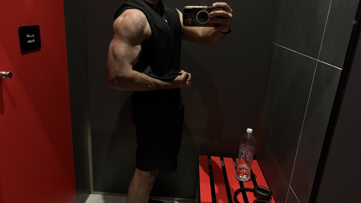 K U Z E Y ‏ tweet media