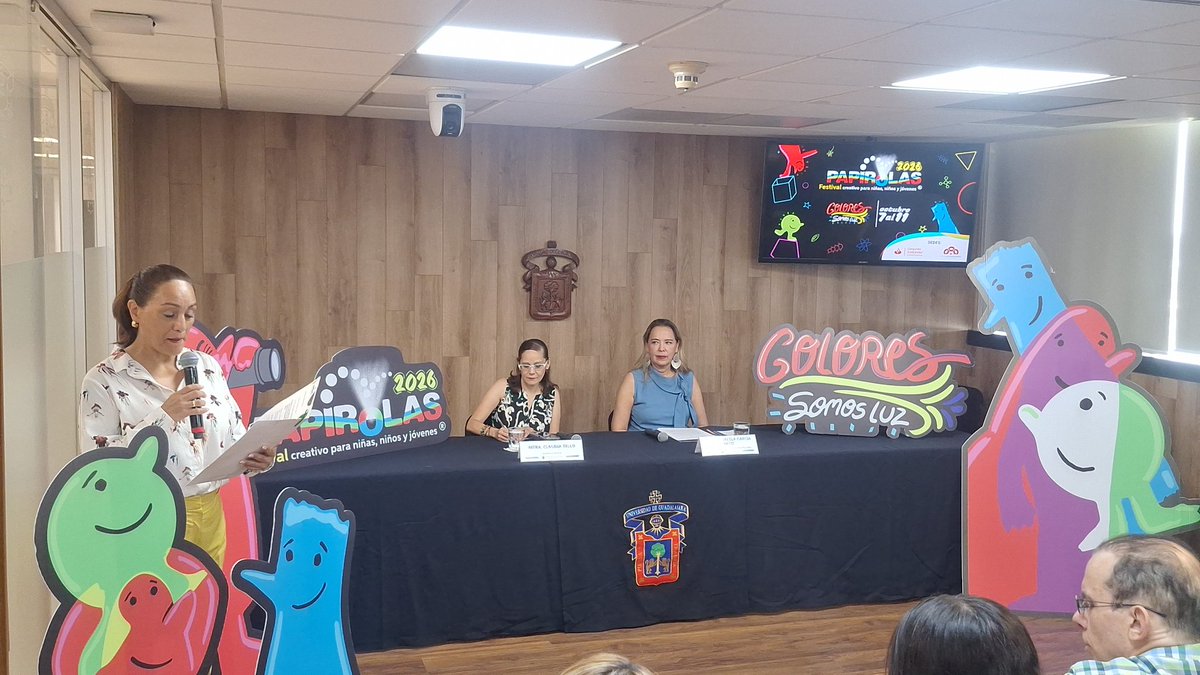 Informe24GDL's tweet photo. Este martes se presenta la imagen 2026 de @papirolasgdl en las instalaciones de la rectoria de la @udg_oficial bajo el lema "Colores, Somos Luz", concepto que surge del sistema RGB de colores y su combinación.
#papirolas #udg https://t.co/9zdBjgczTZ