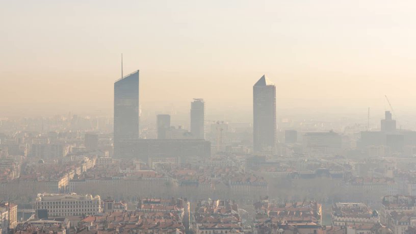 BosettiLaurent's tweet image. 🟥 #LR et #RN suppriment les #ZFE de la convention citoyenne, assumant un scandale sanitaire, celui de la #pollution de l'air, qui nous vaut une astreinte de 40M€ de la Cour de justice de l'Union européenne pour des villes comme #Lyon, jugée dangereuse pour la santé publique. 😷