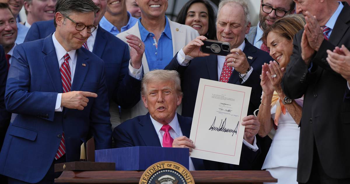 jimbotrump's tweet image. Midterm Polling Gives Senate Republicans a Path to Victory dlvr.it/TS2P4l I APPRECIATE FOLLOWS #MidtermElections #SenateRepublicans #Polling #Election2026 #SwingVoters