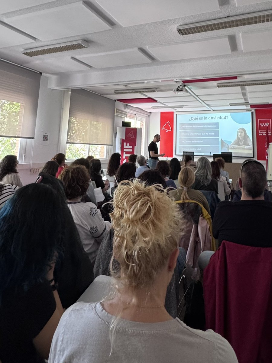 Leticiaberzal's tweet photo. Finalizamos la jornada informativa con Alberto Quasar: "El cuerpo docente: cómo regular la ansiedad desde la fisiología corporal" en el CTIF Madrid- Este. Herramientas para que los docentes aprendan a gestionar el estrés desde el propio cuerpo. ¡Gracias por vuestra participación! https://t.co/dSI64CrHwR