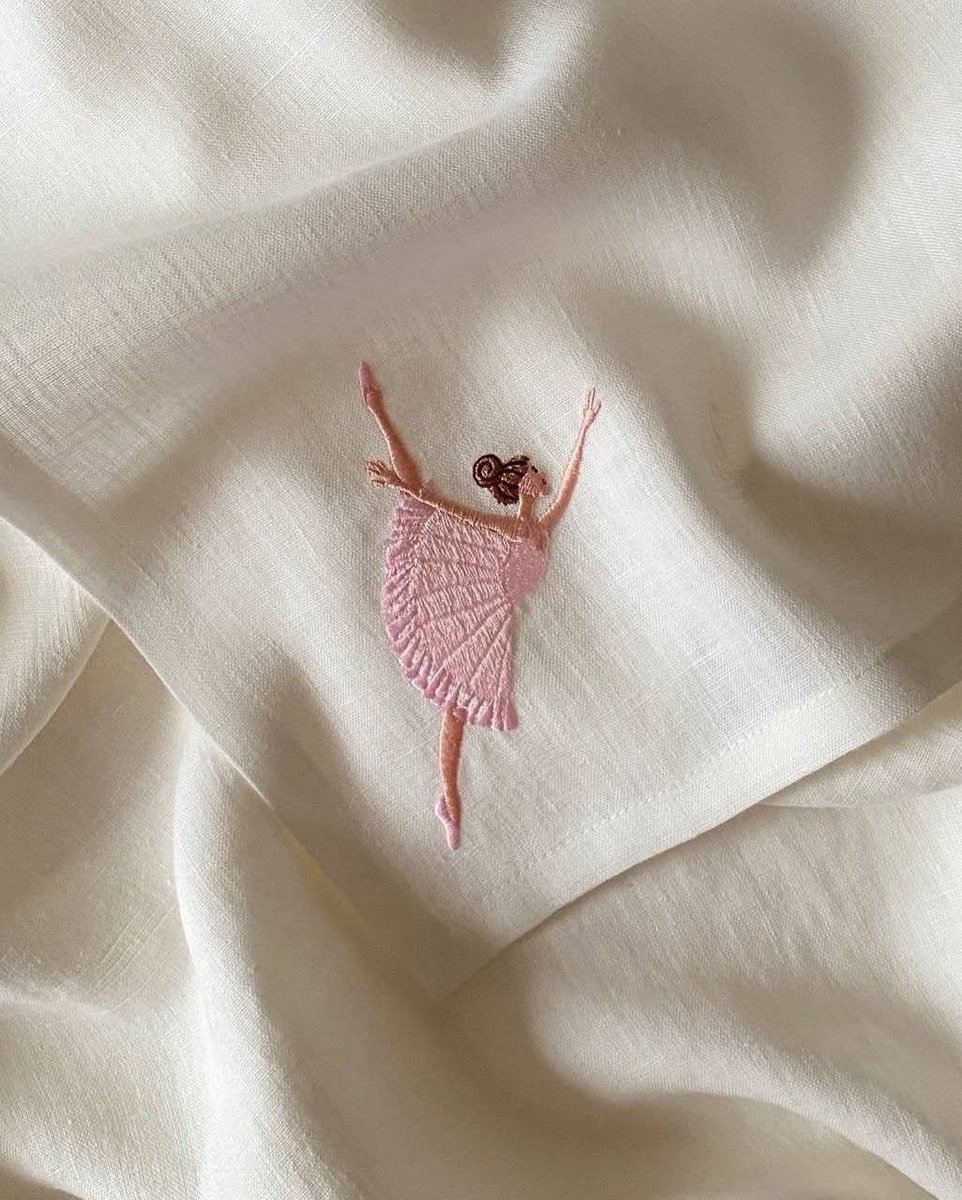 𝓜𝓸𝓸𝓷 tweet media