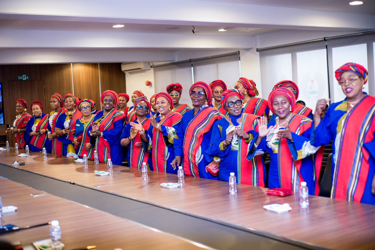 PoliceNG's tweet image. #PHOTONEWS | The Inspector-General of Police, IGP Olatunji Rilwan Disu, psc(+), NPM, today received the POWA President, Mrs. Olufumilola Mutiat Disu, and her delegation during a courtesy visit to the Force Headquarters, Abuja.

In his remarks, the IGP described the visit as a