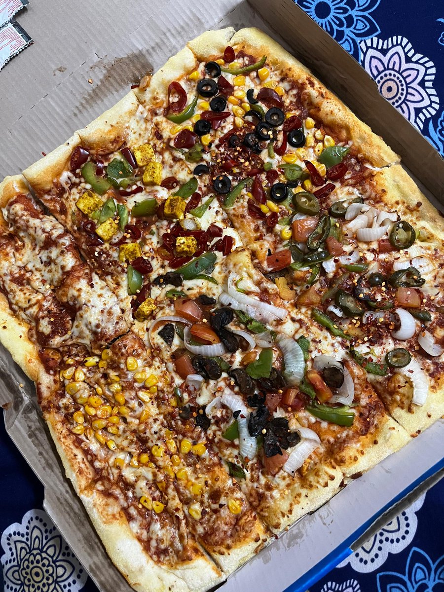 18Magicalsri's tweet photo. Pizza Day 🍕 https://t.co/JCJagqGk3g