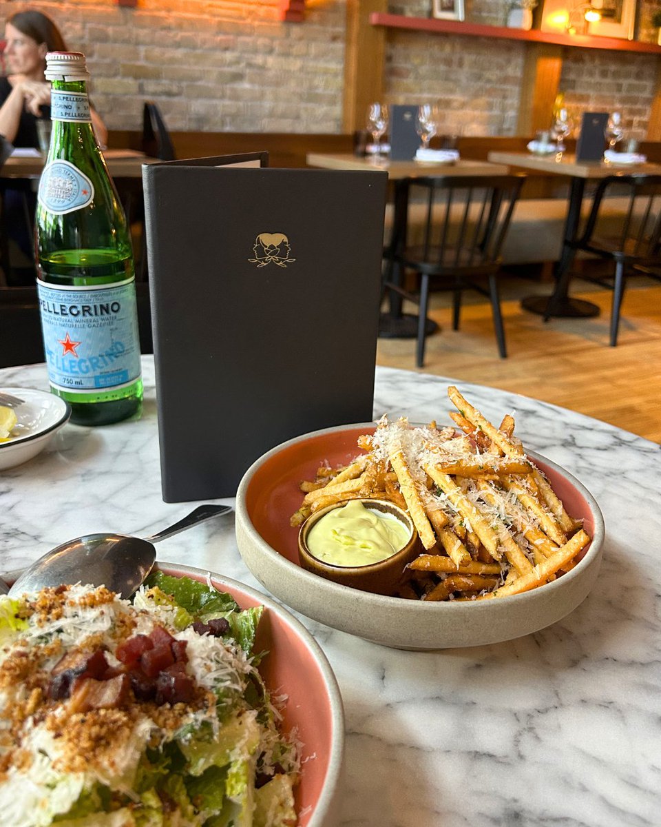 vicparkyyc's tweet photo. That in-between season where comfort food just hits ☀️
Find your next go-to at Pat and Betty's.
#vicparkyyc #exploredowntownyyc #yycfood #yycsummer #supportlocalyyc https://t.co/SHs8oDeRHP