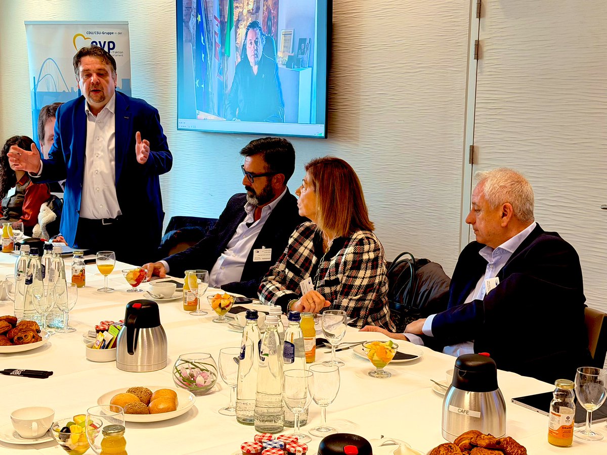 CESIunions's tweet photo. 🇪🇺 At @europarl 🙏@RadtkeMdEP breakfast meeting calling for immediate address of key challenges in public administrations—from staff shortages, precarity to outsourcing.
🏆 Public administrations must provide quality jobs!
#PillACT #QualityJobsAct
🔗 https://t.co/r0DYSF9fvR https://t.co/2ENKc69dEq