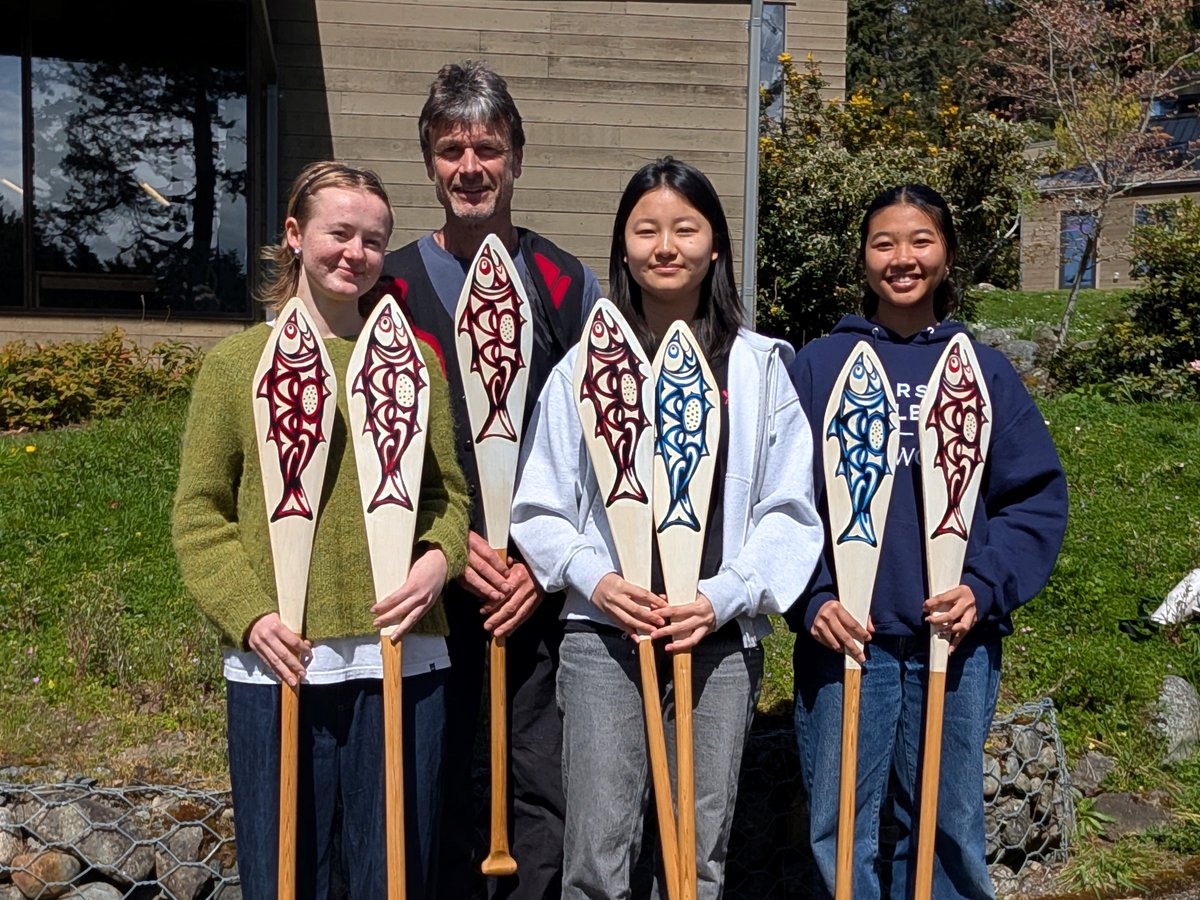 PCUWC's tweet photo. This week, 7 paddles painted by our students were gifted to the SC’IȺNEW̱ Tribal Journey Family during the Awakening of the Paddle Ceremony. 

Pointing to the sky, they symbolize friendship and peace. We are grateful to witness this bond with the SC’IȺNEW̱ Nation.

HÍSW̱KE to all https://t.co/Xz44Z4JIzA