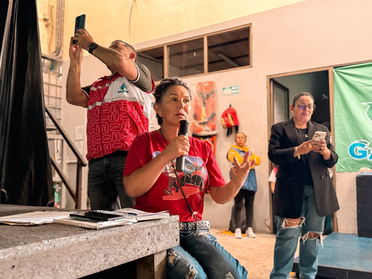RuthQuevedoF's tweet image. ♻️💧El equipo de #BasuraCero del Viceministerio de Agua y Saneamiento Básico del @minvivienda ,  socializó, a solicitud de líderes del gremio reciclador, el proyecto de resolución que reglamenta la actividad de aprovechamiento, el decreto 1381.

♻️Más de 200 recicladores de