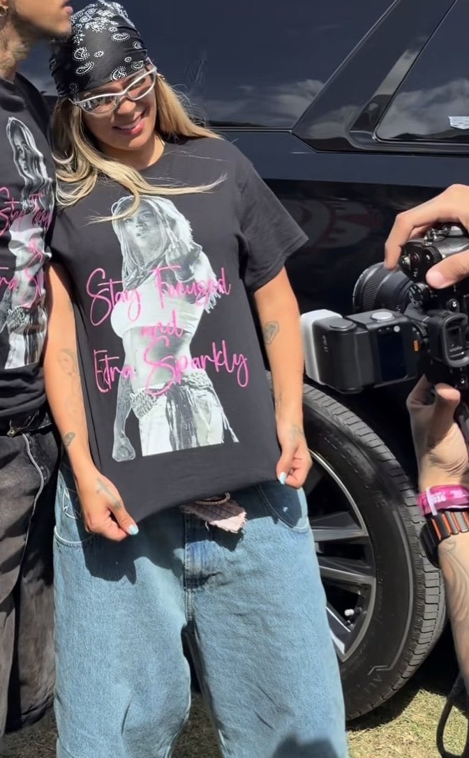 eli 🍍 tweet media