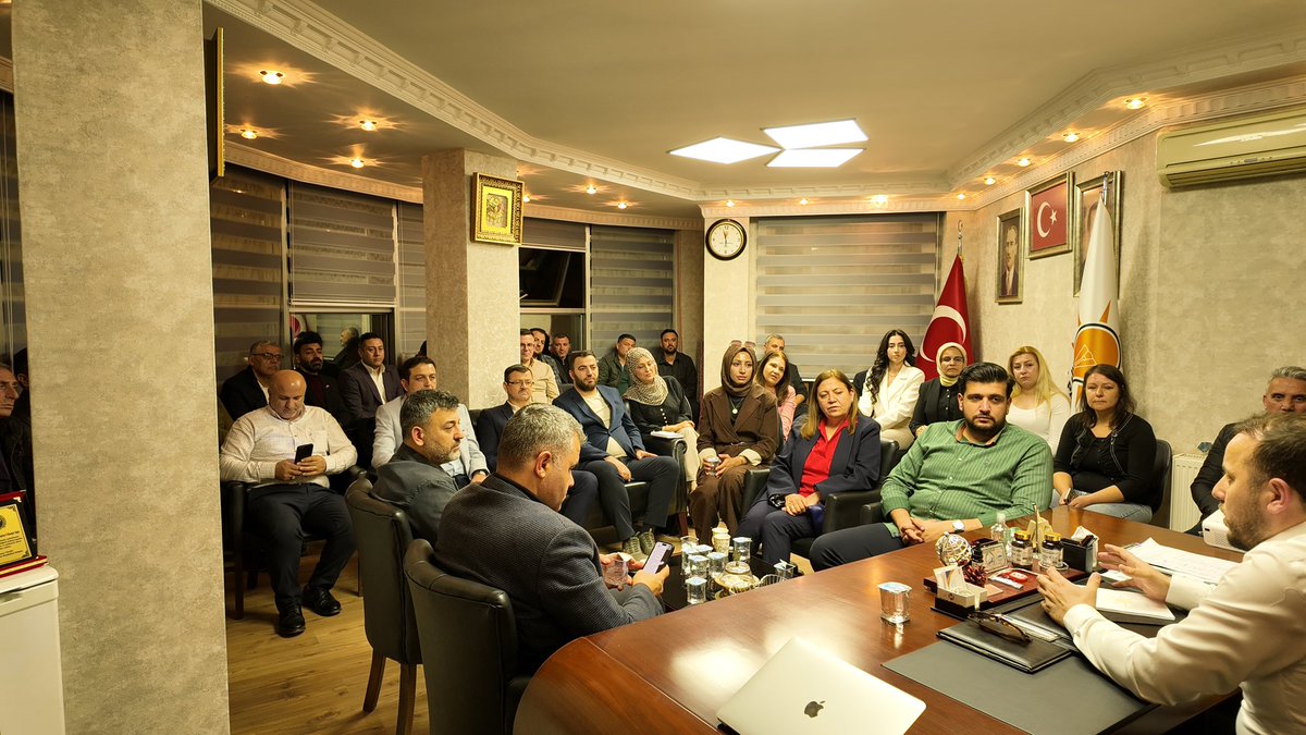 akpartibuca_'s tweet photo. AK Parti İlçe Başkanlığı olarak, İlçe Başkanımız Cihangir Sağır’ın öncülüğünde haftalık yönetim kurulu toplantımızı ilçe binamızda gerçekleştirdik.

Toplantımızda, ilçemize yönelik çalışmalarımızı değerlendirdik.
Toplantımız hayırlara vesile olsun. https://t.co/jlmNu3xP0F