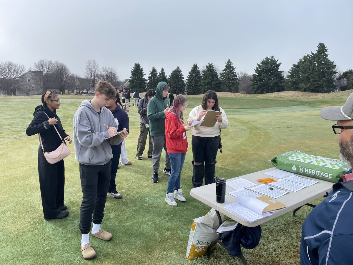 MnGCSA's tweet photo. Another Minnesota @TheFirstGreen event in the books! Thank you to all of our volunteers, our hosts @TPCTwinCitiesAG and @tpctwincities, for showcasing turf to another group of MN high school students! https://t.co/3OXWoSCiAv