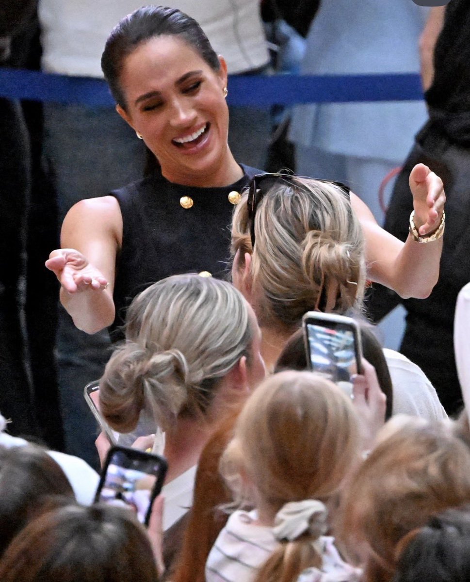 Harry, Meghan’s Spare tweet media