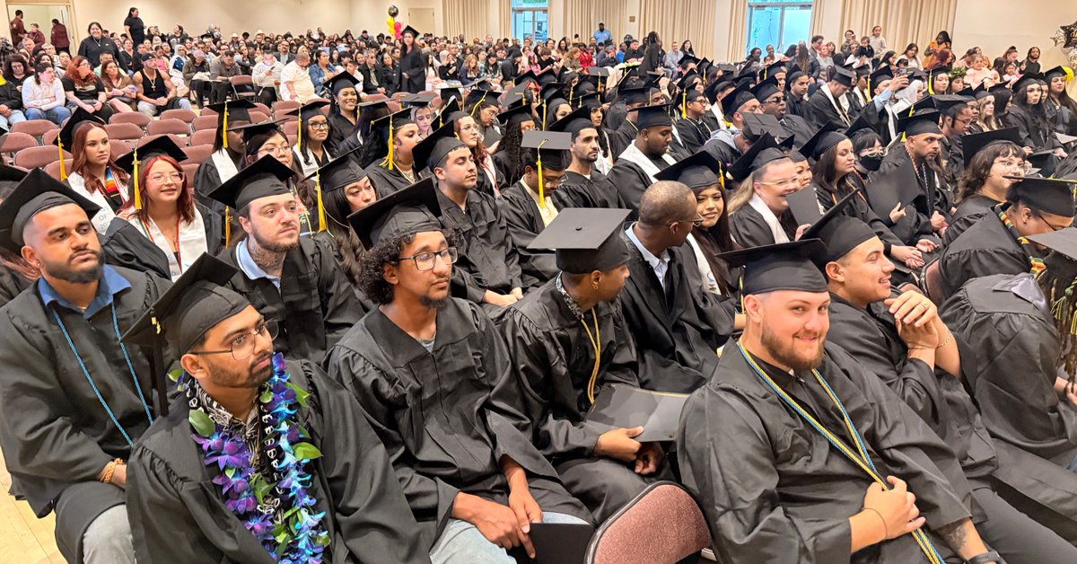 UEICollege's tweet photo. Honored to welcome State @SenRogerNiello to the #UEISacramento graduation, where he delivered an encouraging keynote and connected with graduates before the ceremony. 🎓 Congratulations to Team Sacramento and the Class of 2026! 💙 #UEIProud https://t.co/xdVQuezA3k