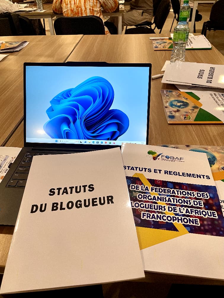 Mamadou64223821's tweet image. Du 7-9 avril à Dakar, j'ai représenté @ABLOGUI à la 3ᵉ rencontre régionale d la FOBAF, organisée pr l'Association d Blogueurs pour une Citoyenneté Active. Au program: cybersécurité, lutte contr la désinformation e réseautag avec 32 acteurs du numérique d 8 pays d'Afriq d l'Ouest