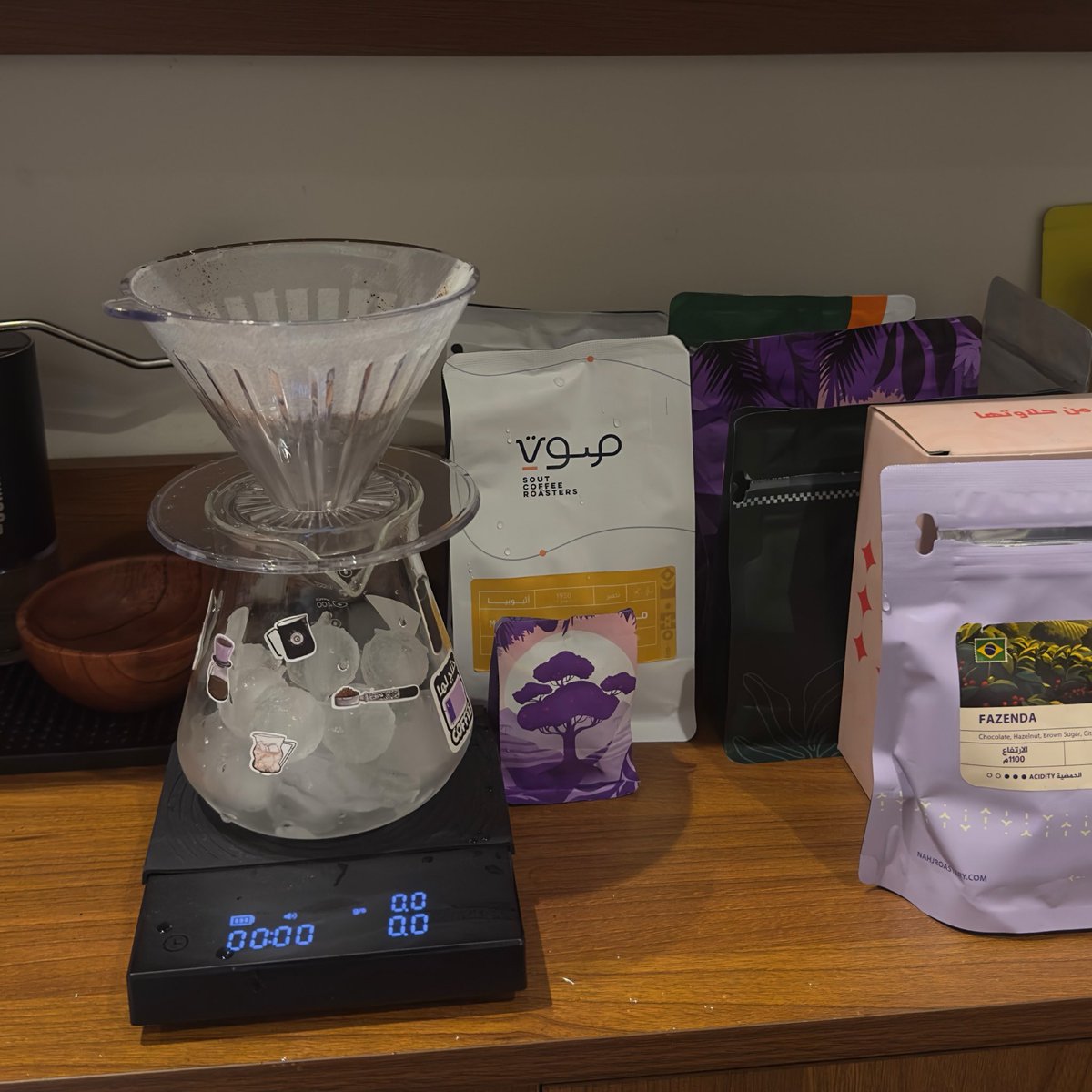 ياساكن بين ضلعيني يامغنيني عن الاحباب
ياكل الناس بعيني تفضل قلبي بين ايدييييك💥❣️.