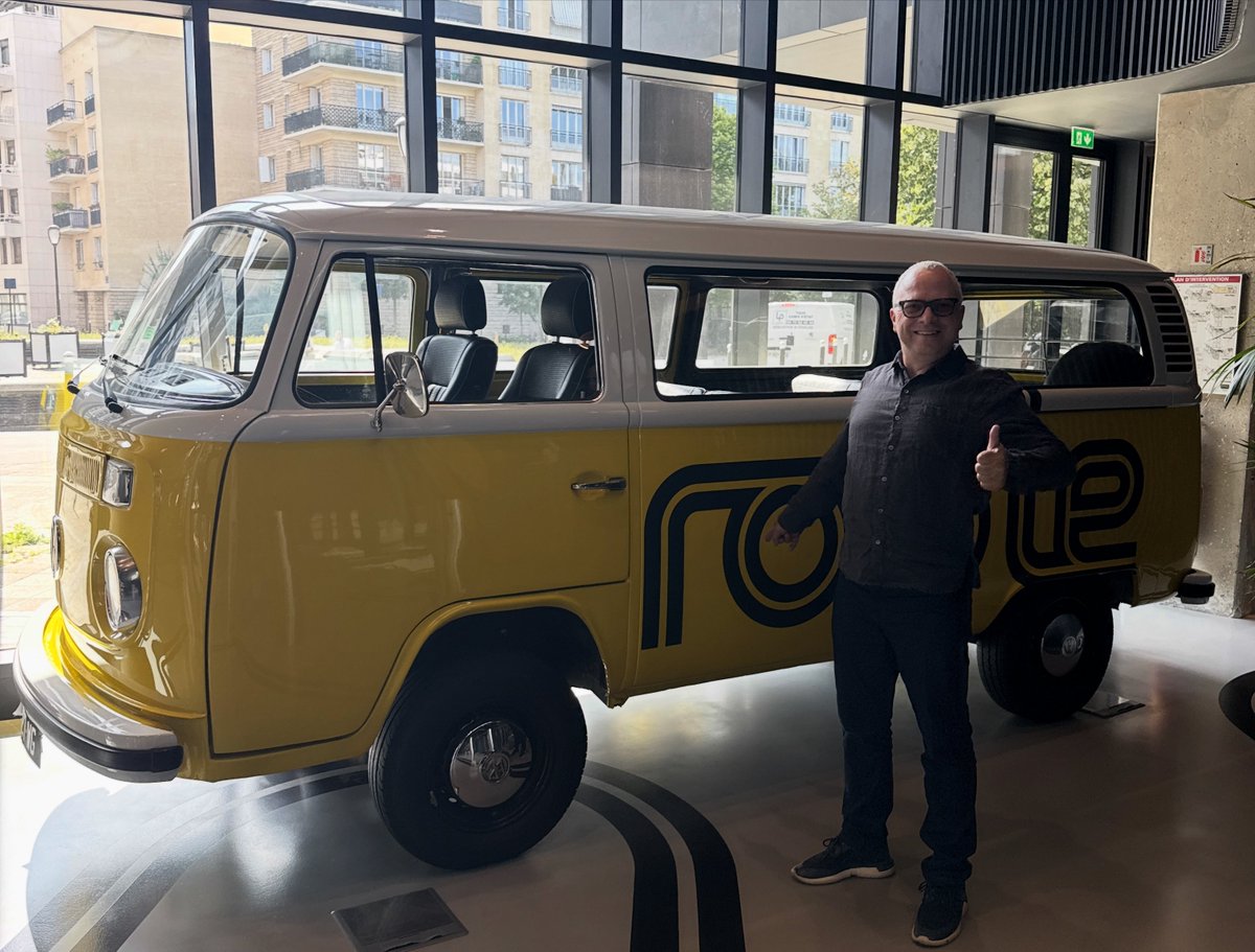 NodleNetwork's tweet photo. Nodle × Roole: scaling to 1M vehicles in 2026
 
Our long‑term partnership with Roole is entering a new phase as we ramp up to track 1 million vehicles using the Nodle Network in 2026.

By combining @roole_fr's industry‑leading vehicle protection services with Nodle’s decentralized, smartphone‑powered network, we help drivers locate and recover stolen vehicles more efficiently and privately, without relying on GPS or invasive tracking.

This is one of the largest real‑world DePIN deployments in Europe and a powerful example of how Web3 infra can deliver tangible value for millions of drivers.

https://t.co/xw9DjPR5mT

Stay tuned for more updates on deployment, coverage and recovery stats as we scale.