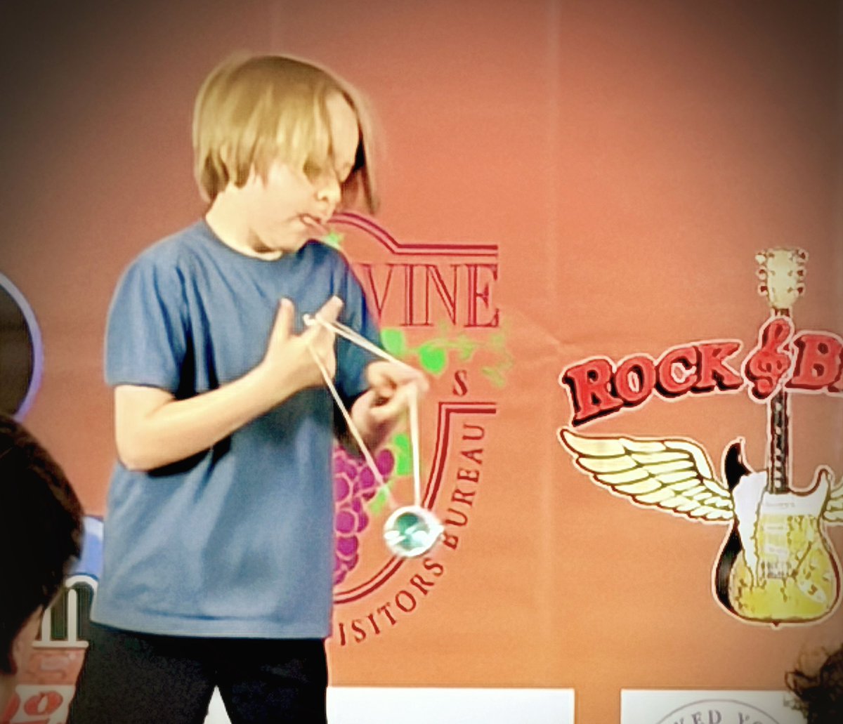 ShangrilaQuest's tweet image. Good afternoon y’all! 🤠

This kiddo is a star! Every adult in the room was mesmerized by his talent — literally the yo-yo and him were as one! Amazing! 🤩

#YoYoLife #ShangrilaLand