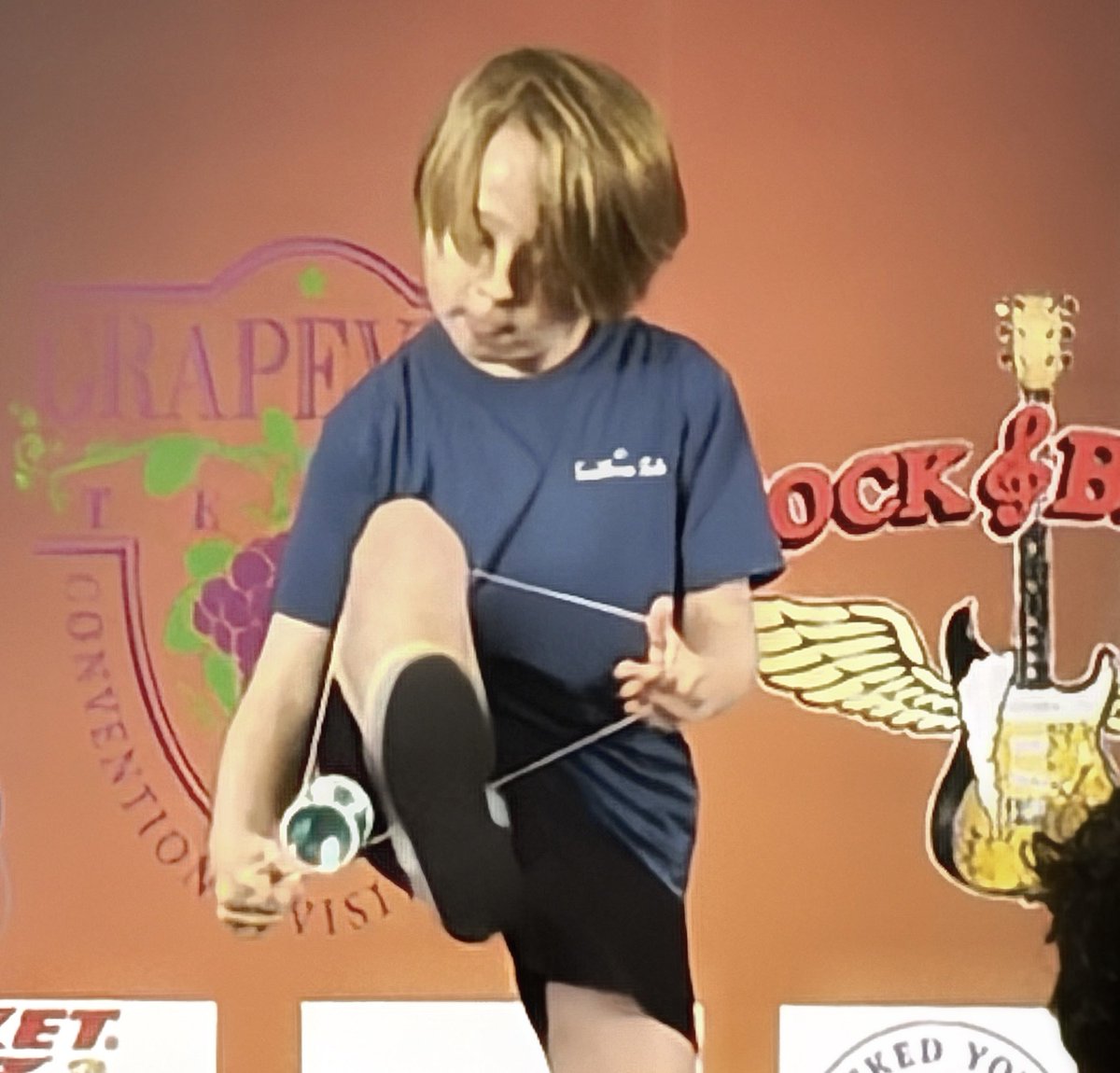 ShangrilaQuest's tweet image. Good afternoon y’all! 🤠

This kiddo is a star! Every adult in the room was mesmerized by his talent — literally the yo-yo and him were as one! Amazing! 🤩

#YoYoLife #ShangrilaLand