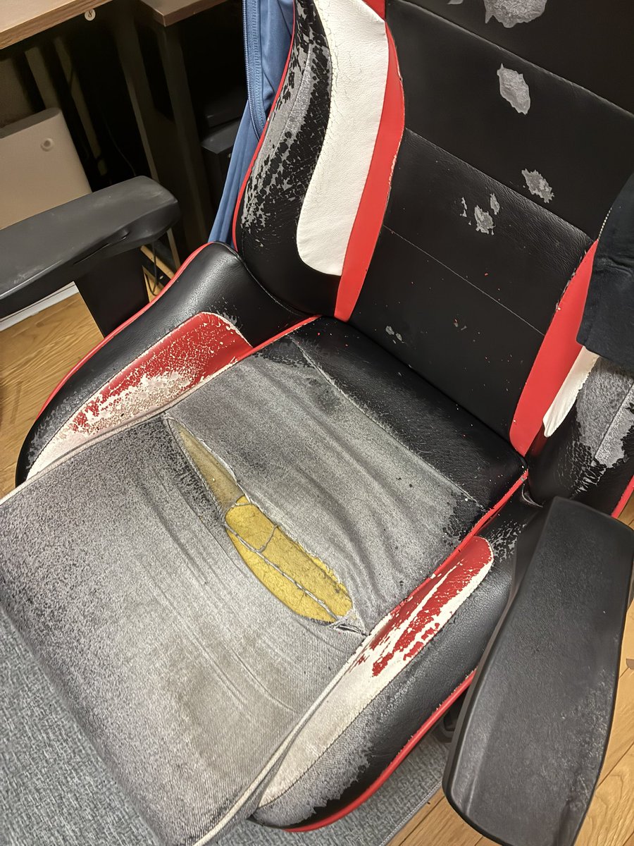 7年弱使ったらそらこうなる

今日新しいのが来るけど全然壊れてないから別室で使おうかな