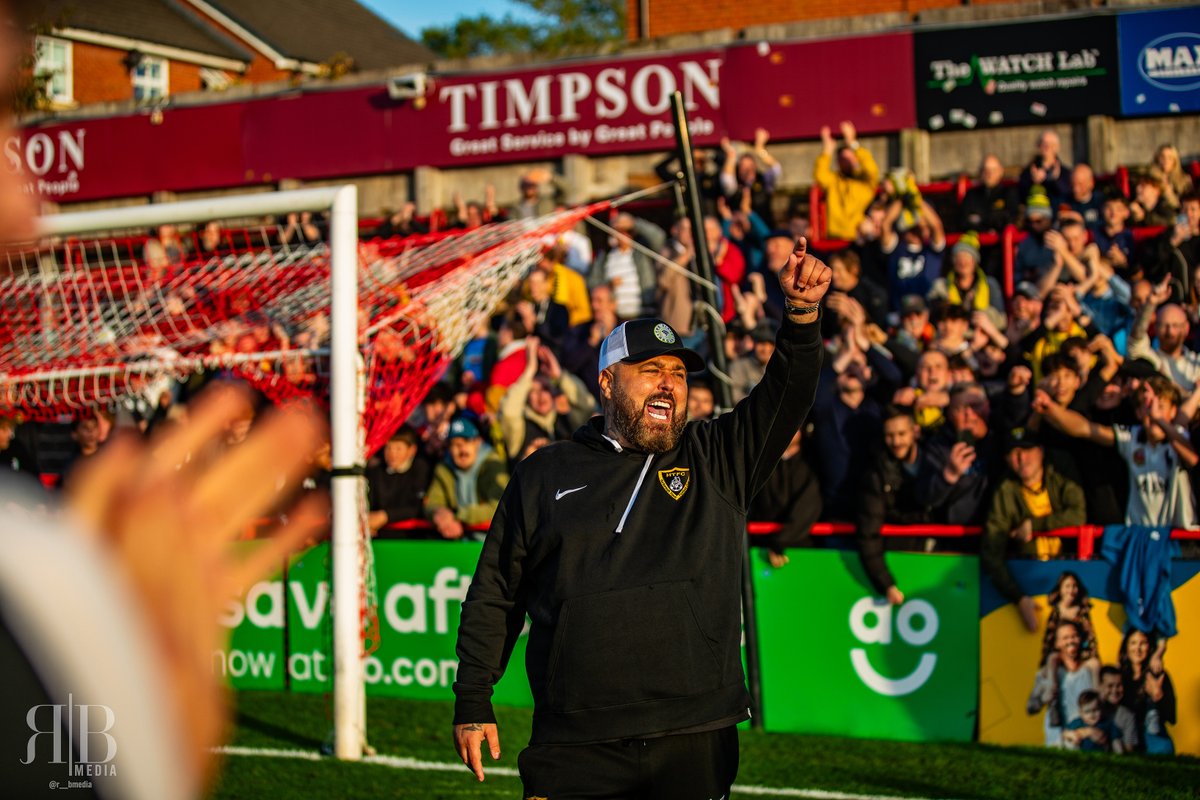 HarbTownFC's tweet photo. 🎶 Austin's At The Wheel 🎶

From everyone at Harborough Town FC, thank you Gaffer - @1AustinMitch 💛

5⃣ Seasons in Charge
3⃣ Promotions 
2⃣ League Titles
3⃣ Cup Competition Trophies
🇪🇸 Unbeaten in Europe

256 Games in Charge and counting.. 🫡
170 Wins - 38 Draws - 48 Losses 🙌
Goals Scored - 540 ⚽️
Goals Conceded - 236 🧤
Win % - 66.41% 🔥

What an incredible journey so far.. 🐝
The best is still yet to come.. 🤝

📸 | @R__BMedia 

#WeareNationalLeague | #FollowFollowFollow
#UpTheBees | #Harborough | @HarbTownFC_ES