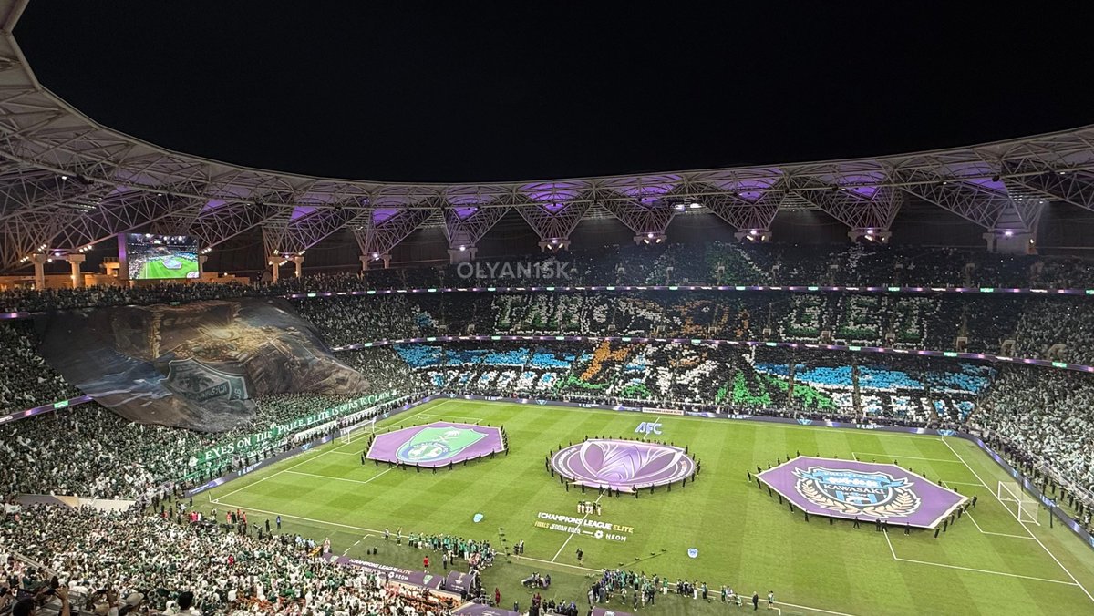 المدرج الأول tweet media