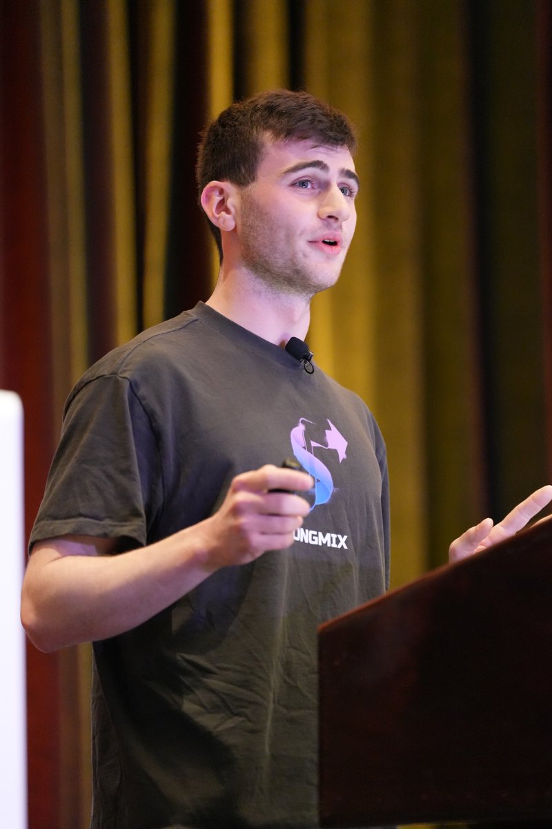 DeepDishSwift's tweet photo. Up next at Deep Dish Swift 2026!

@benmrosen is on stage with "From Food Truck to Deep-Dish Kitchen: Building a Serverless and Scalable Swift backend in the cloud" 🍕 https://t.co/DEM7yXYd1m